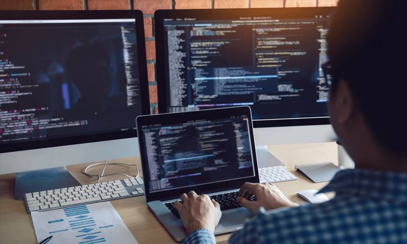 数据科学选型:R与Python如何赋能朔城区网站建设?